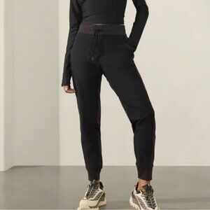 Athleta Headlands Hybrid Trek Jogger, Black, Size 12